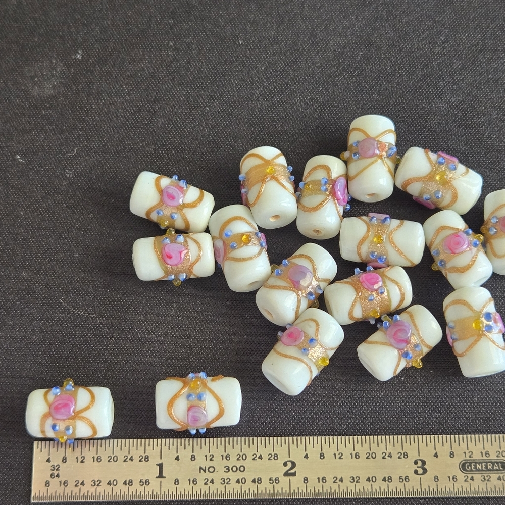"Wedding Cake" Style Glass Beads W/ Wedgwood Bone China Trinket Box - Picture 3 of 8